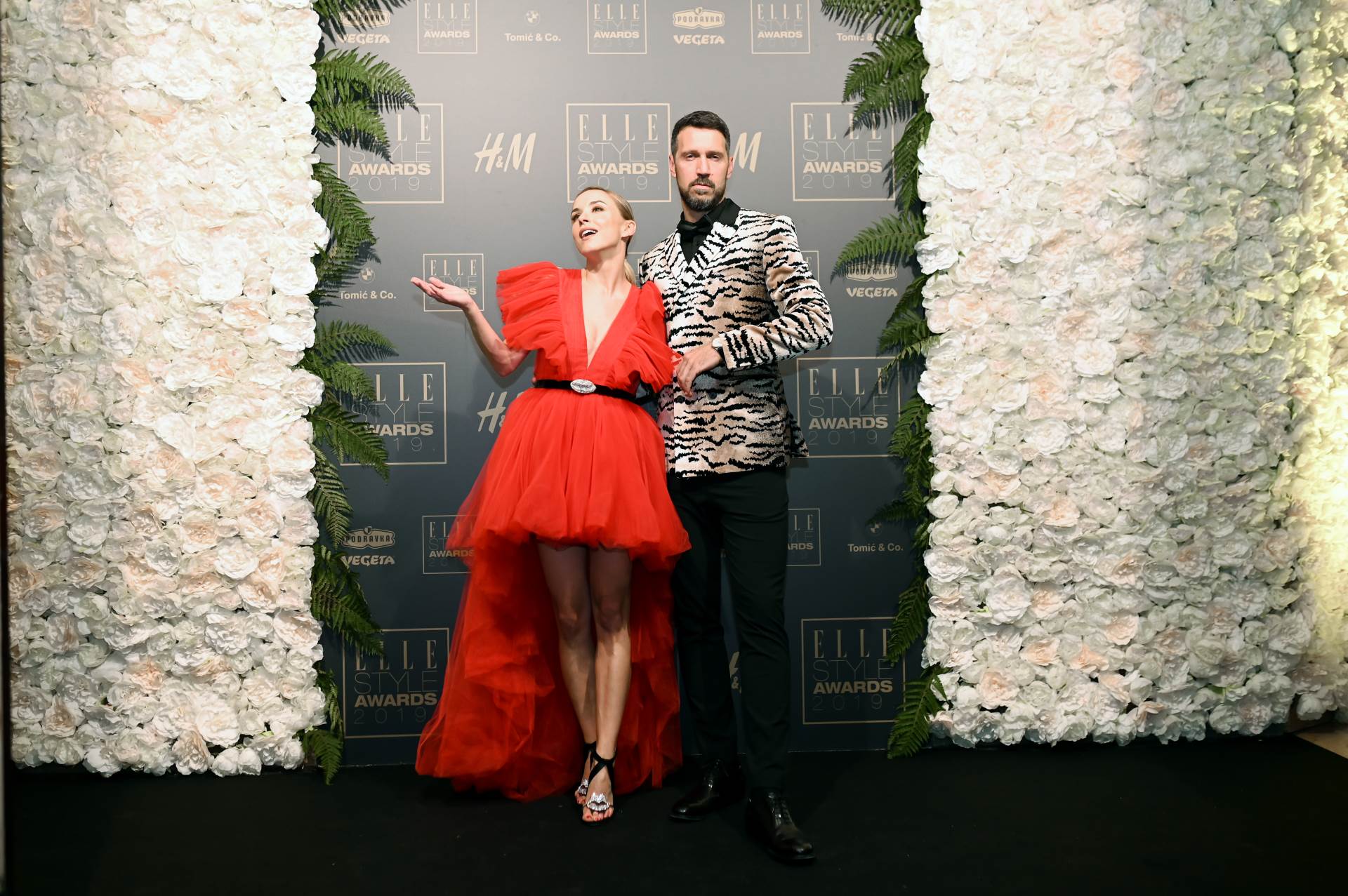 Voditelji Iva Šulentić i Ivan Vukušić su zablistali u ekskluzivnim kreacijama generalnog partnera Elle Style Awardsa H&M s potpisom Giambattista Valli