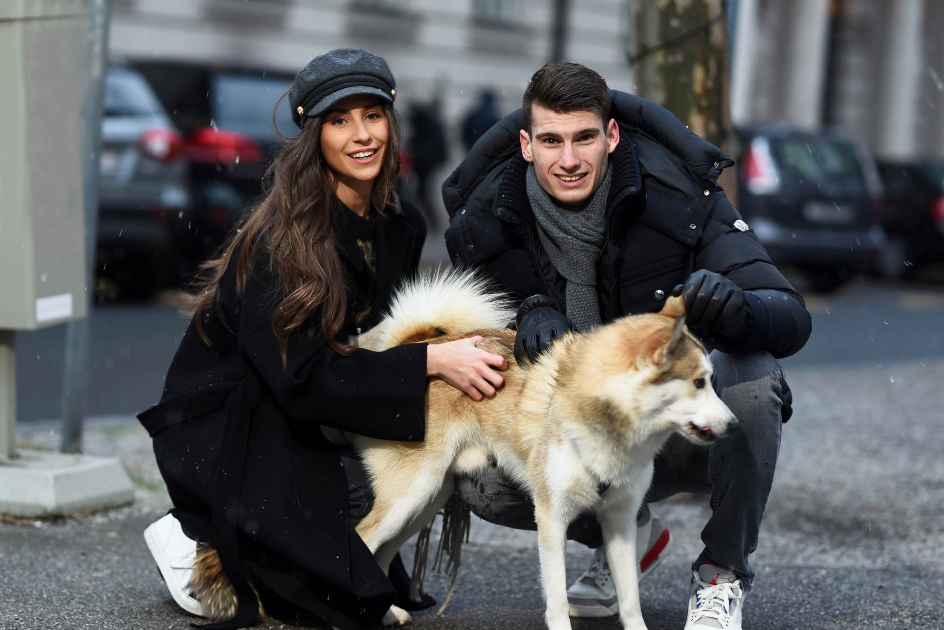 Dominik Livaković i Helena Matić sa psom Cruzom