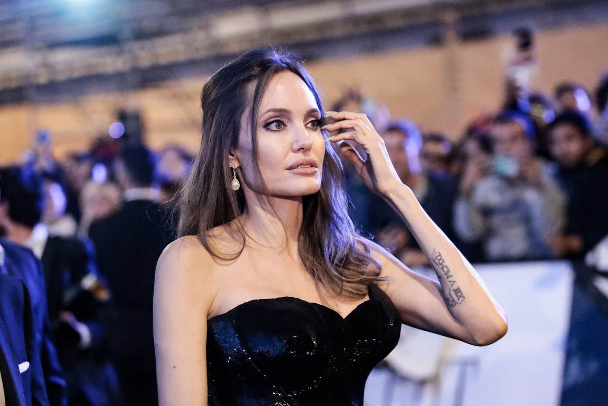 Angelina Jolie u sretnoj vezi s drugom glumicom?