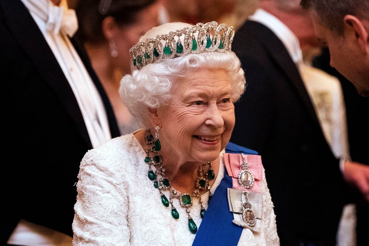 Kraljica Elizabeta zbog koronavirusa napušta dvor