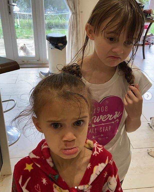 Sin pjevačice sestrama zalijepio kosu superljepilom