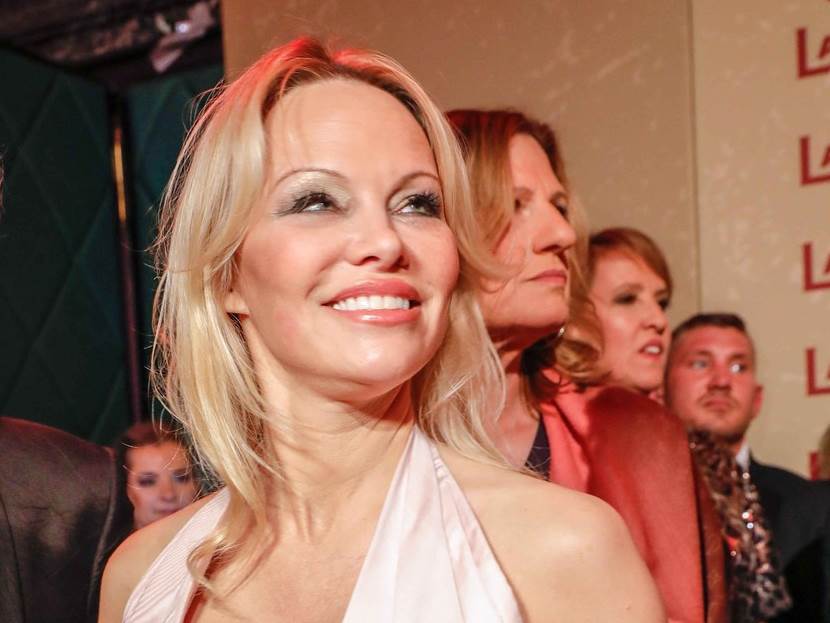 'U RUKAMA SAM MUŠKARCA KOJI ME VOLI' Pamela Anderson se udala šesti put