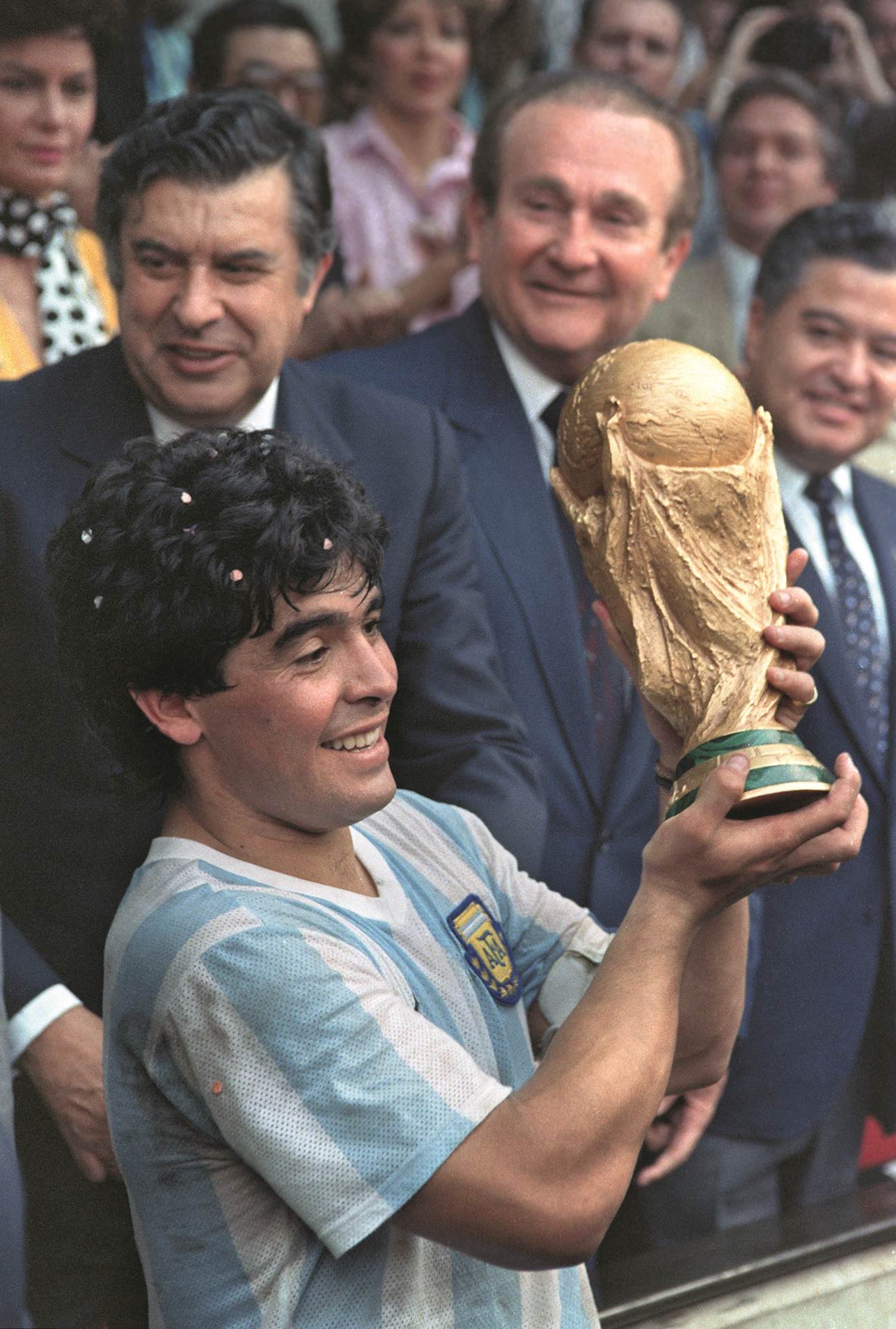 Napustio nas je zauvijek jedan od najvećih sportaša, Diego Maradona