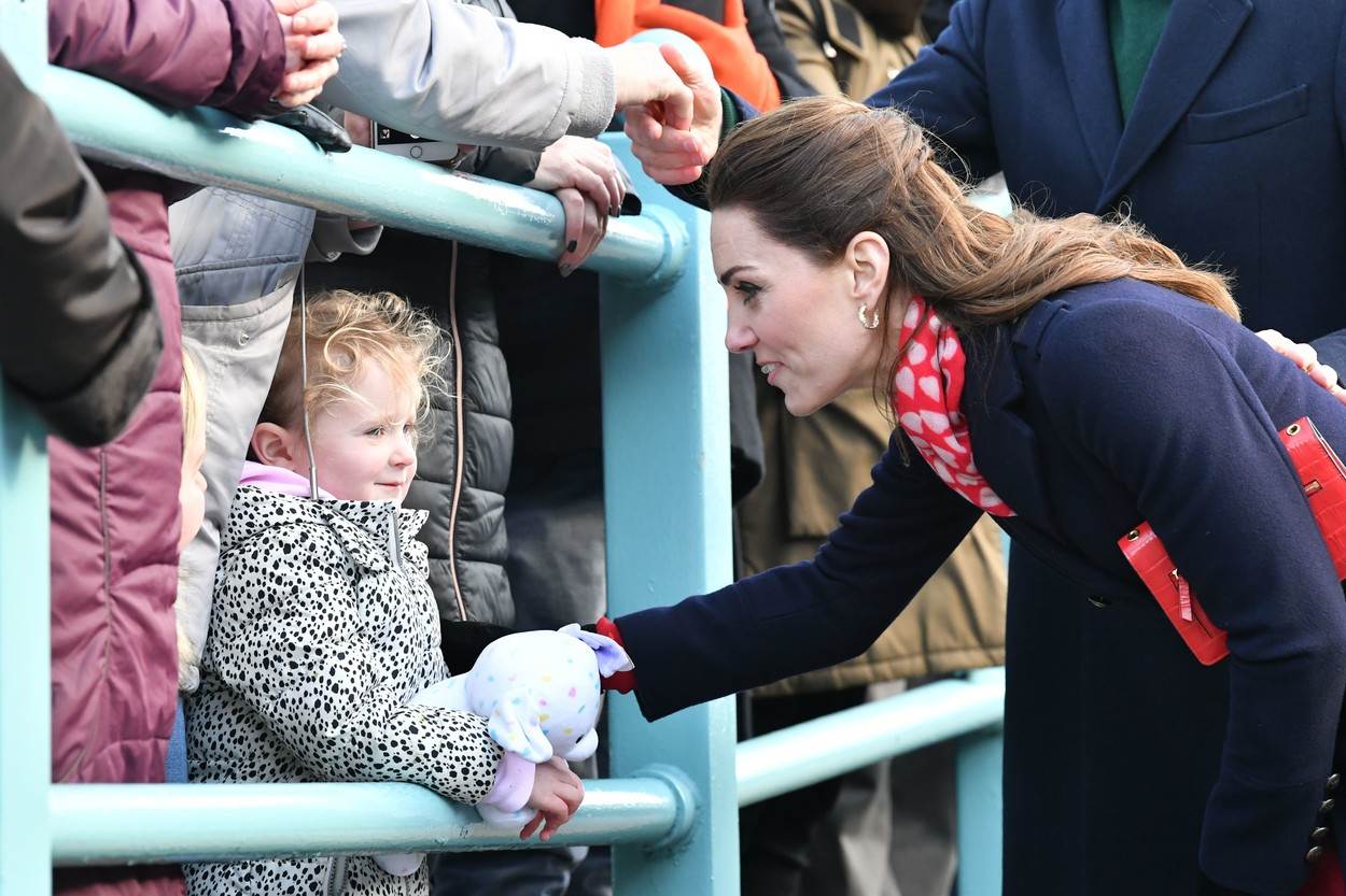 RAZOČARALA Zbog čega se Kate Middleton ispričala trogodišnjoj djevojčici?