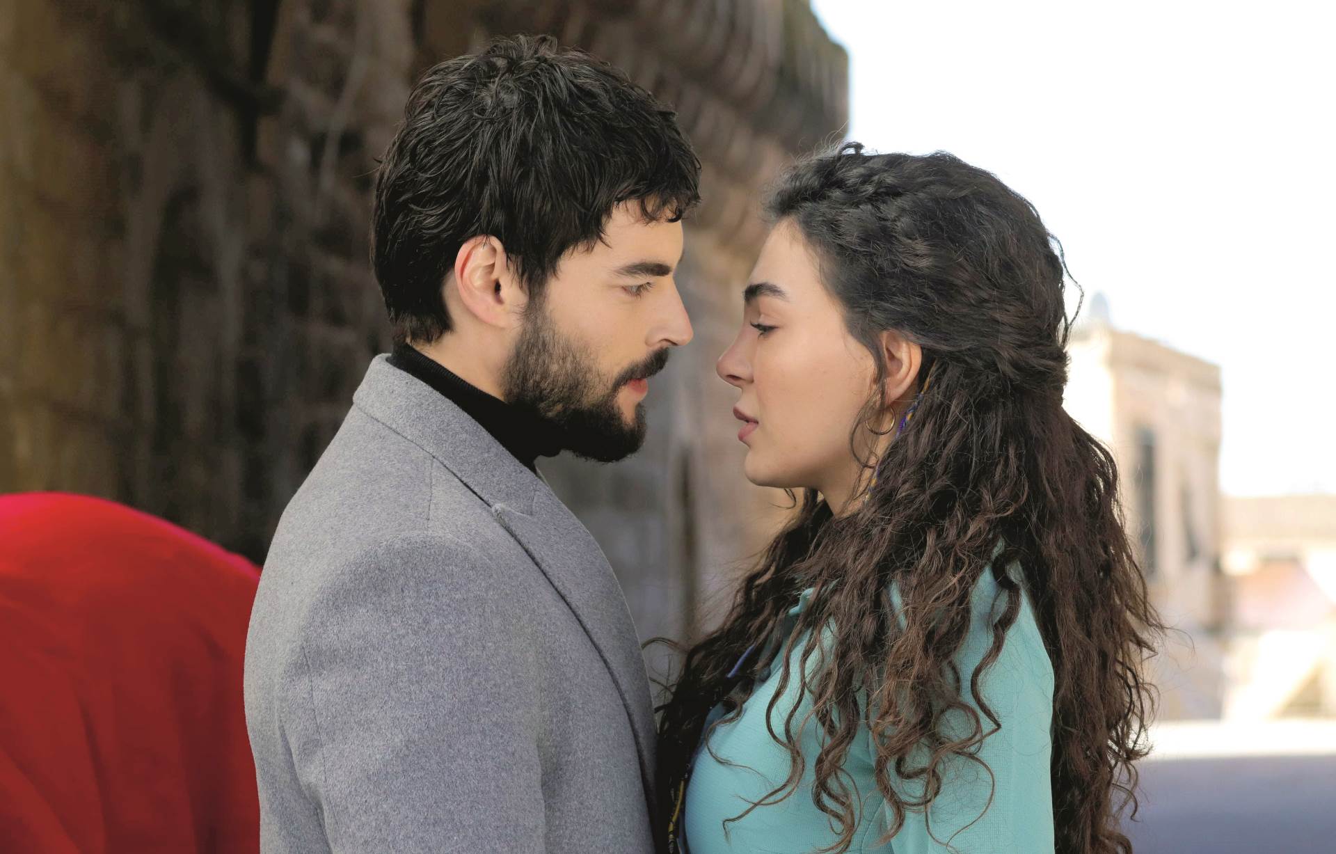 Turski glumac zarobljen između dvije dame