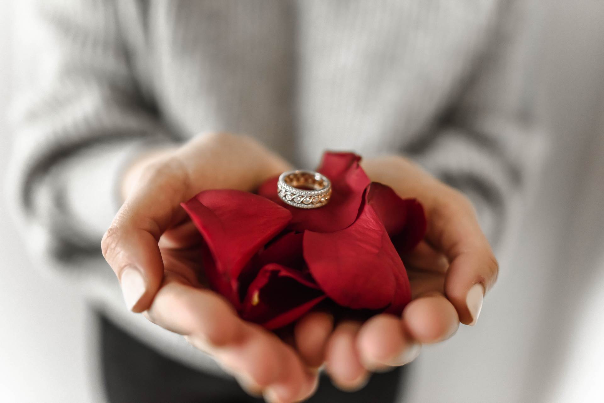 Šest romantičnih ideja kako zaprositi kod kuće