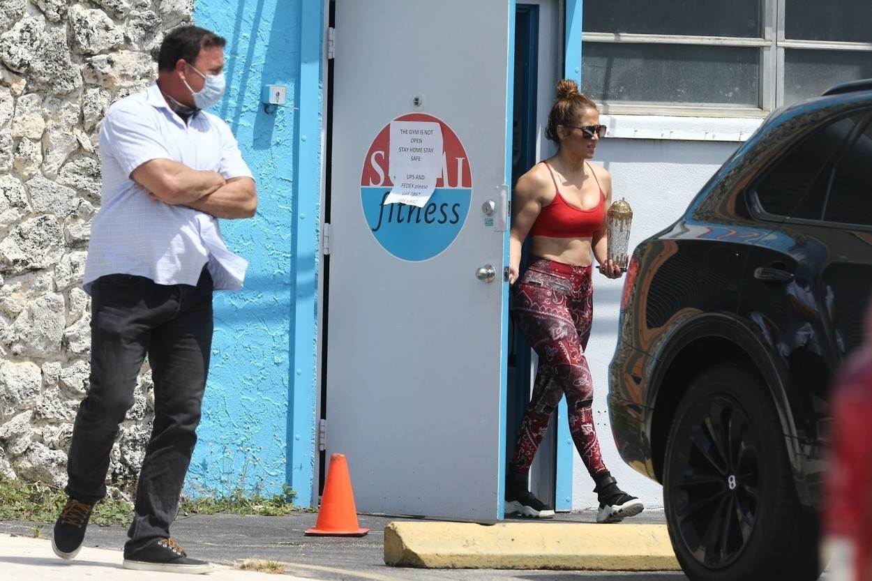 ZABRANE SE NE ODNOSE NA NJU Jennifer Lopez trenira u teretani