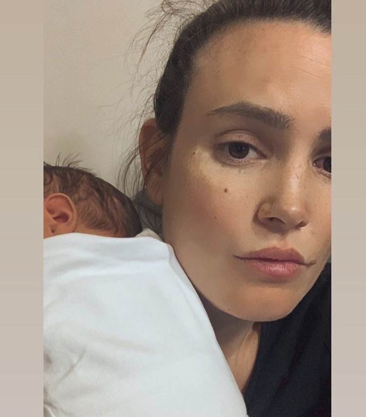 Ana Bebić objavila prvu fotografiju s nedavno rođenim sinom