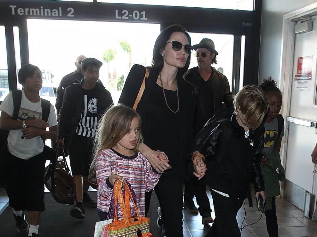 PUCA PO ŠAVOVIMA Angelina Jolie završila na rehabilitaciji