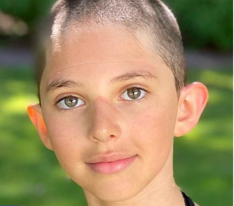 BUNTOVNICA Kći zvijezde 'Prijatelja' u 9. godini obrijala glavu