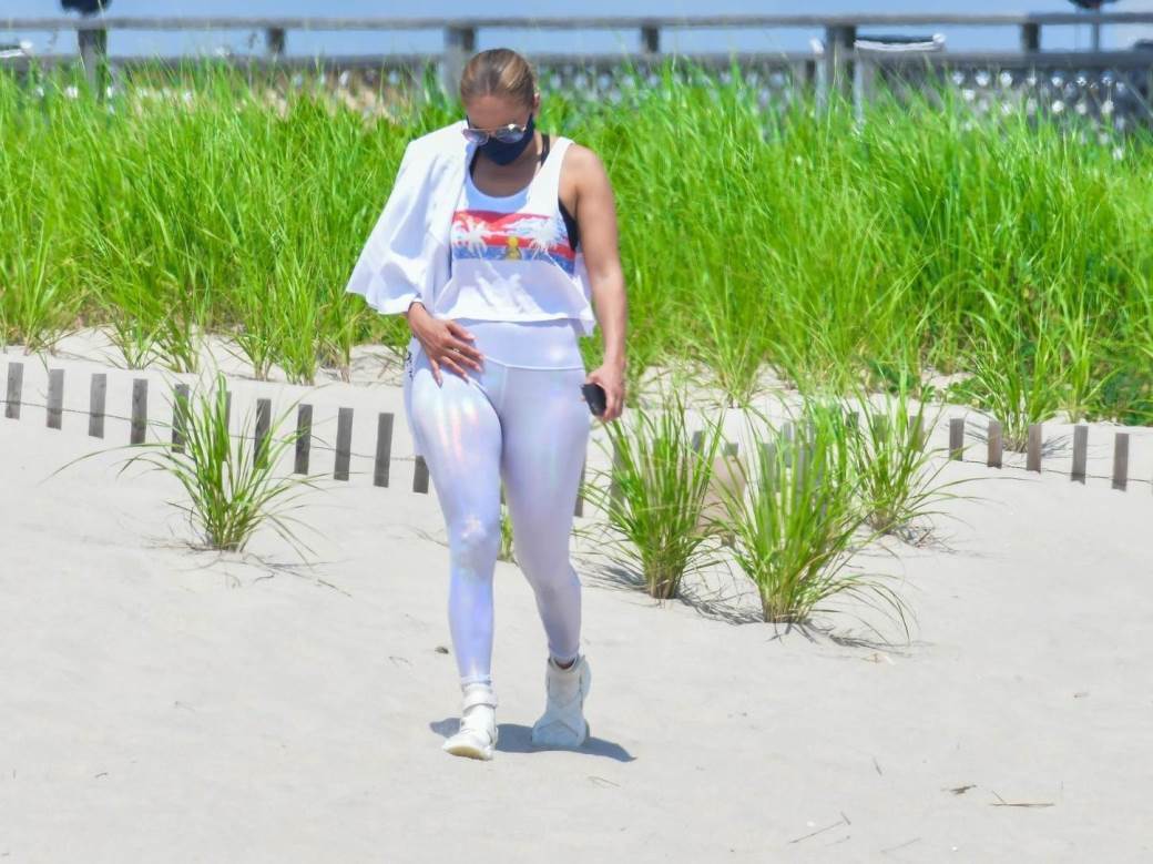 Neprepoznatljiva Jennifer Lopez: 'natukla' višak kilograma