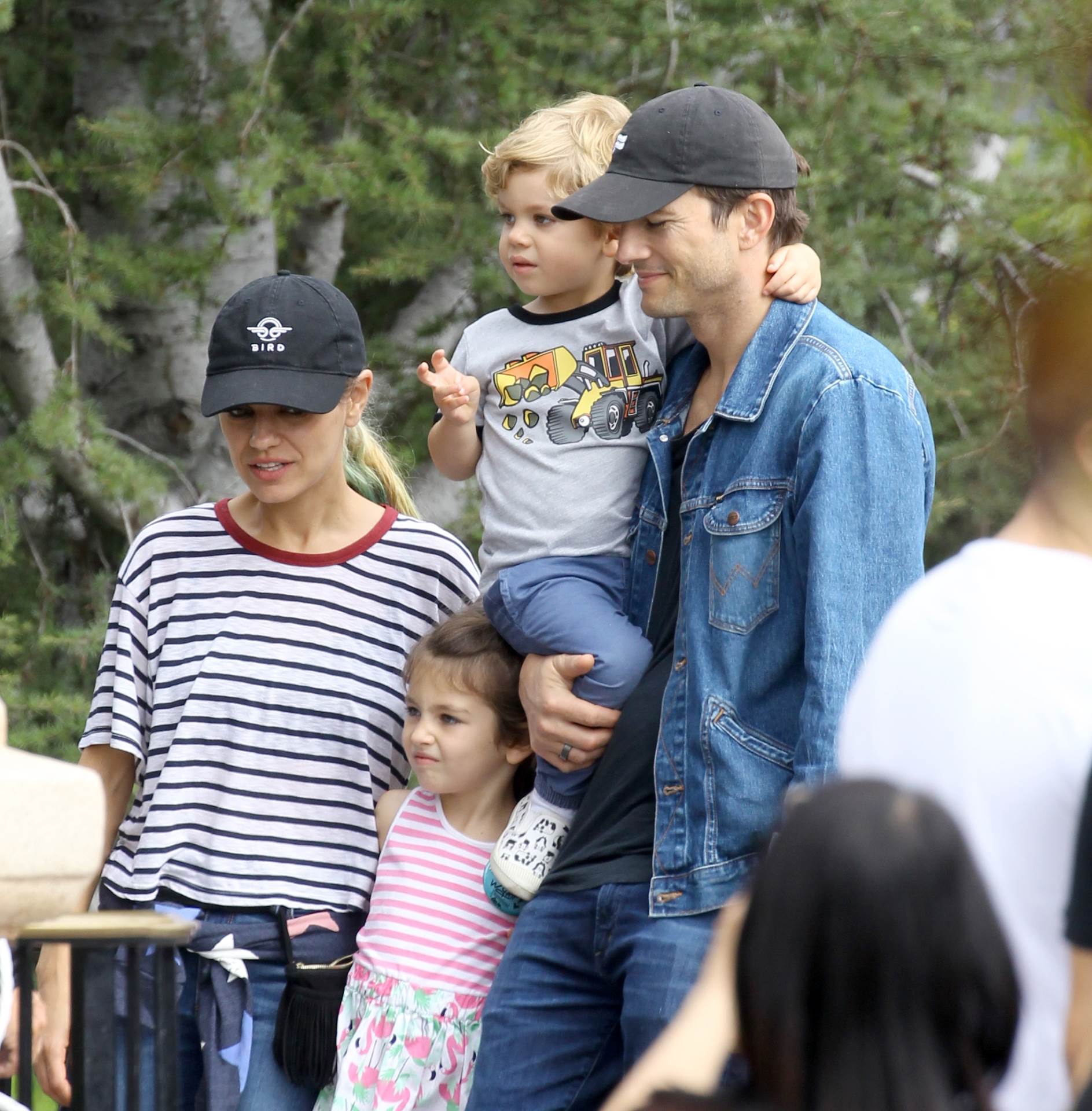 Mila Kunis i Ashton Kutcher zajedno imaju dvoje djece Wyatta i Dimitrija