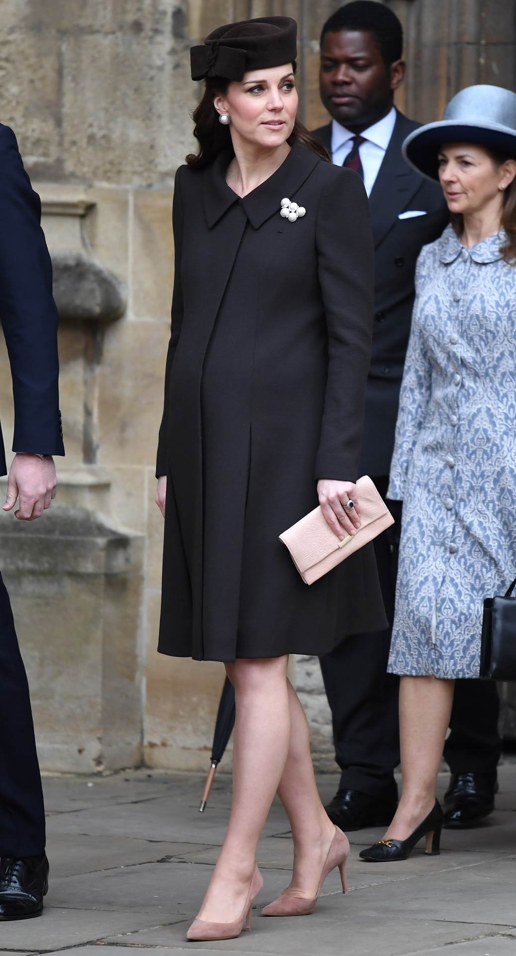 Zašto Kate Middleton uvijek nosi torbicu u lijevoj ruci?