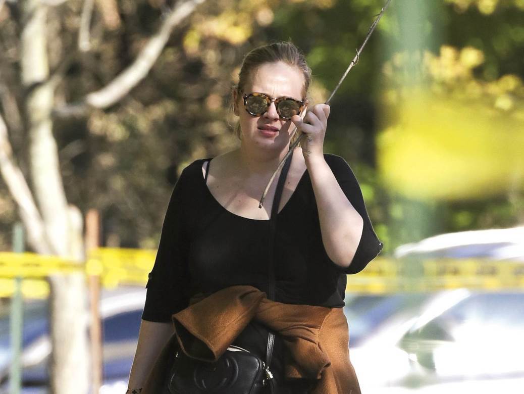 Adele objavila nove fotografije, fanovi komentiraju: 'Ovo nisi ti'