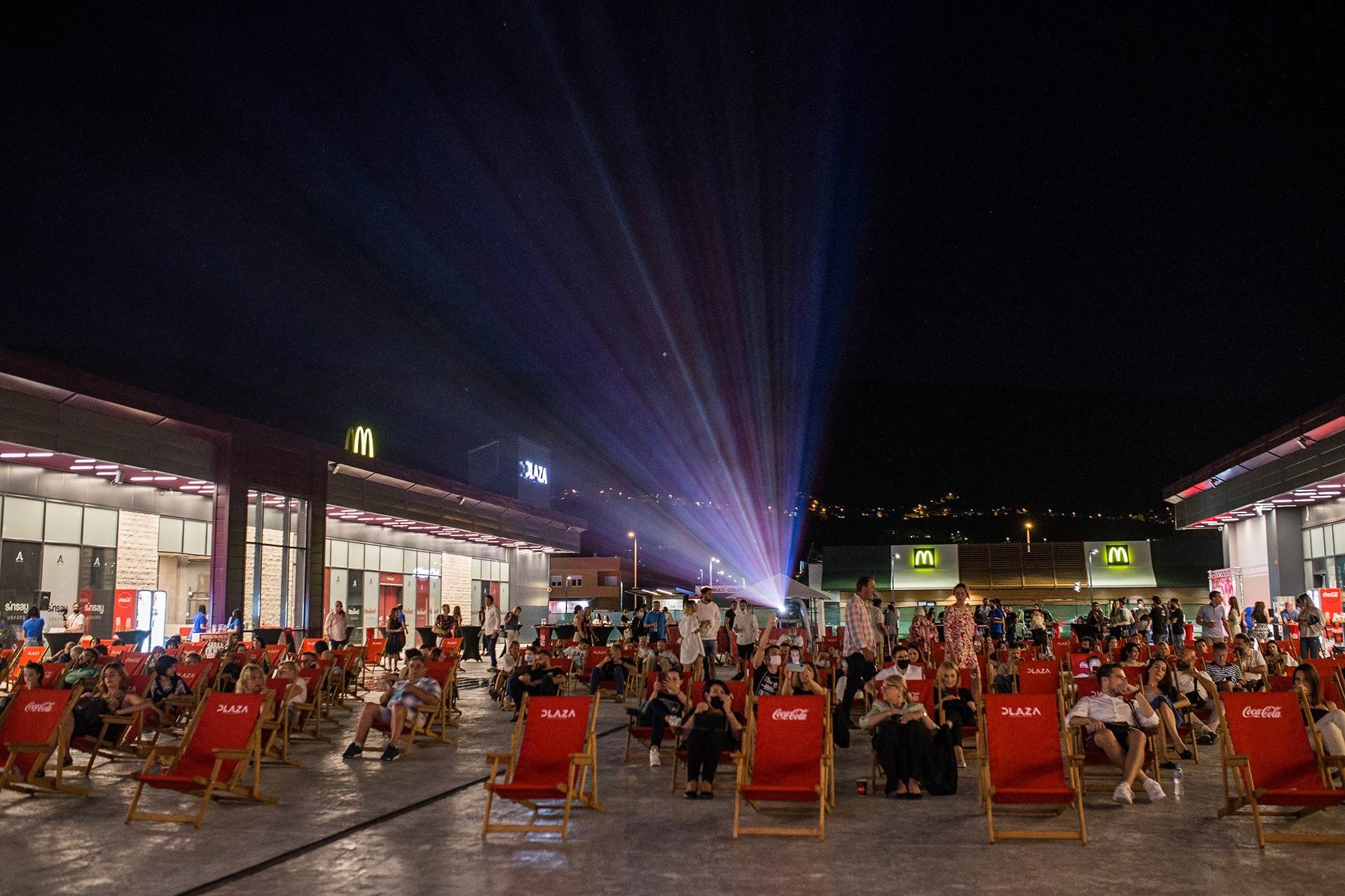 Večer u Mostaru obilježio dolazak velikih filmskih imena
