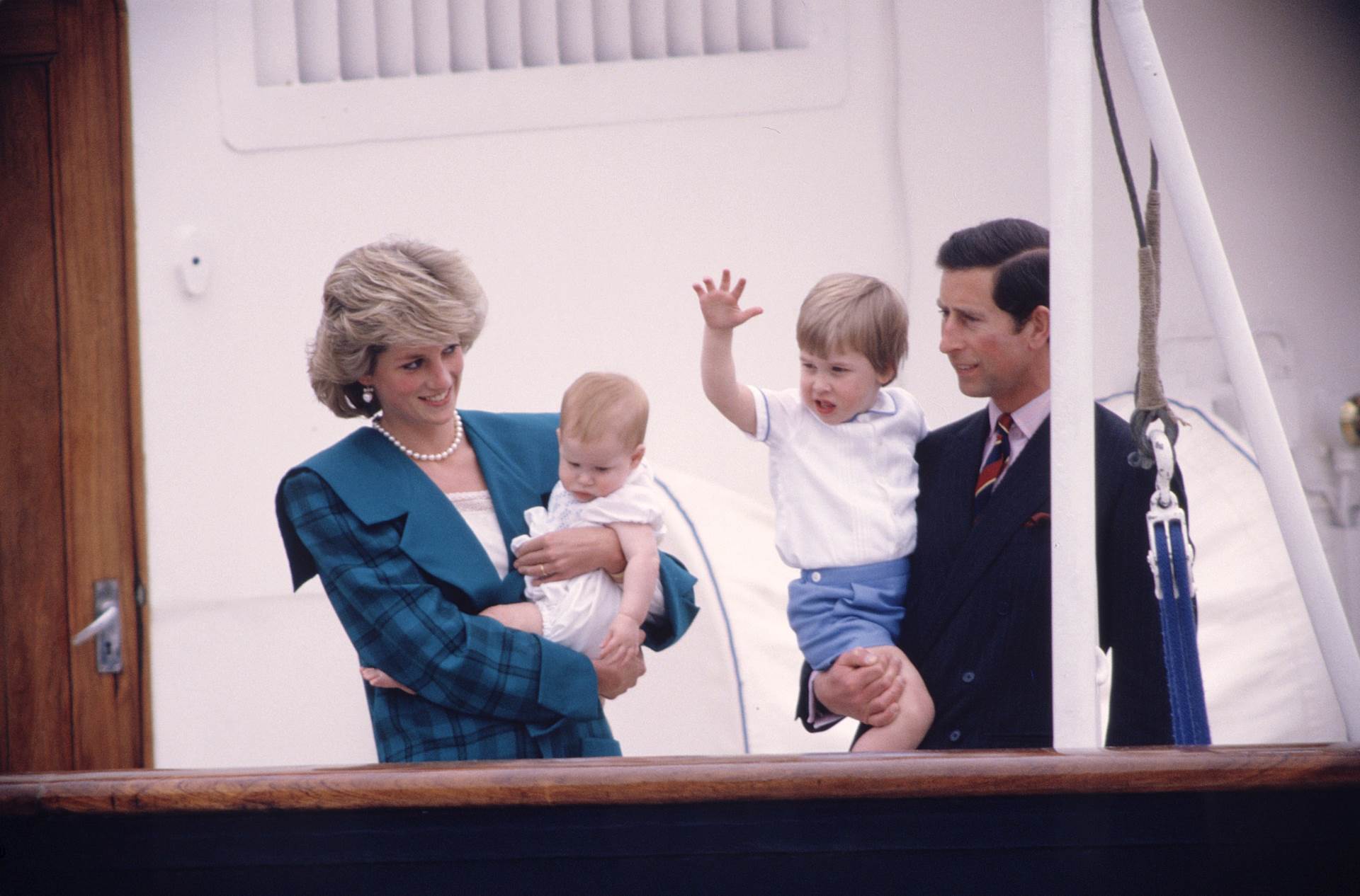 POKLEKNULA PRED PRIJETNJOM Princeza Diana skoro izgubila sinove