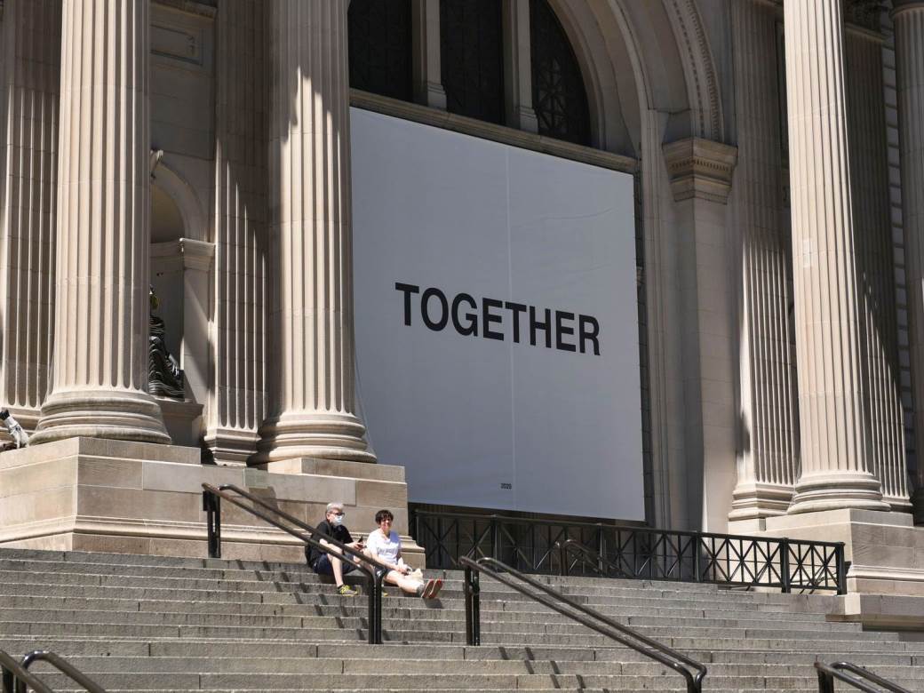 Transparentima na muzeju Metropolitan, Yoko Ono šalje poruke nade