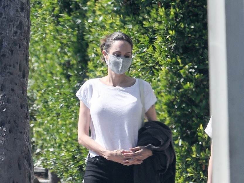 Angelina Jolie u jednom periodu je navodno ima 35 kila.jpg