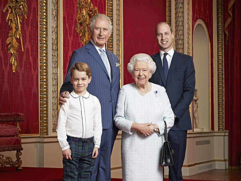 Princ George ne zna tajnu koju od njega skrivaju roditelji.