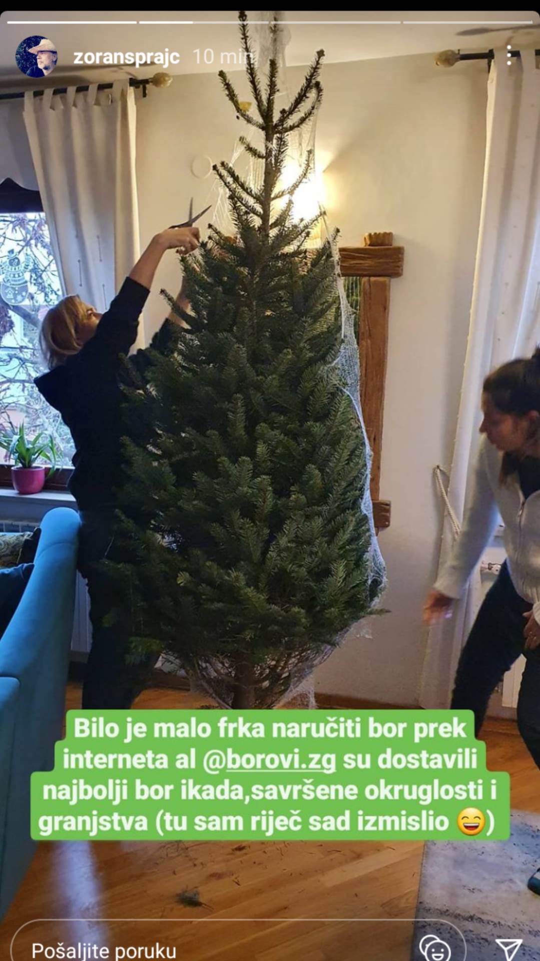 POSAO ZA PAPA ŠTRUMPFA Ovako je Zoran Šprajc okitio božićno drvce