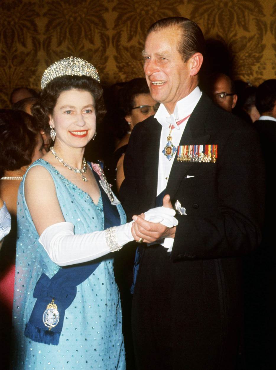 MOLI ZA OPROST Princ Philip priznao kraljici da ju je prevario