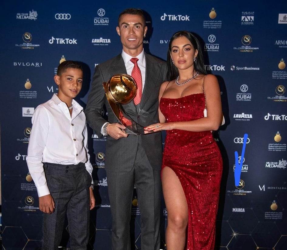 Cristiano Ronaldo i Georgina Rodriguez na crvenom tepihu
