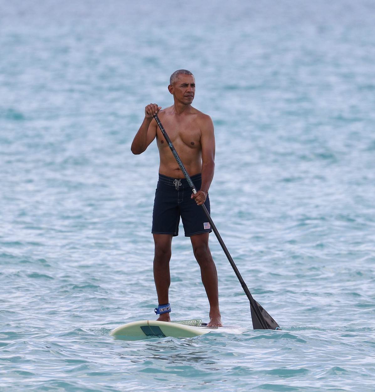 KAKAV TORZO! Barack Obama (59) posramio bi i mlađe fit figurom
