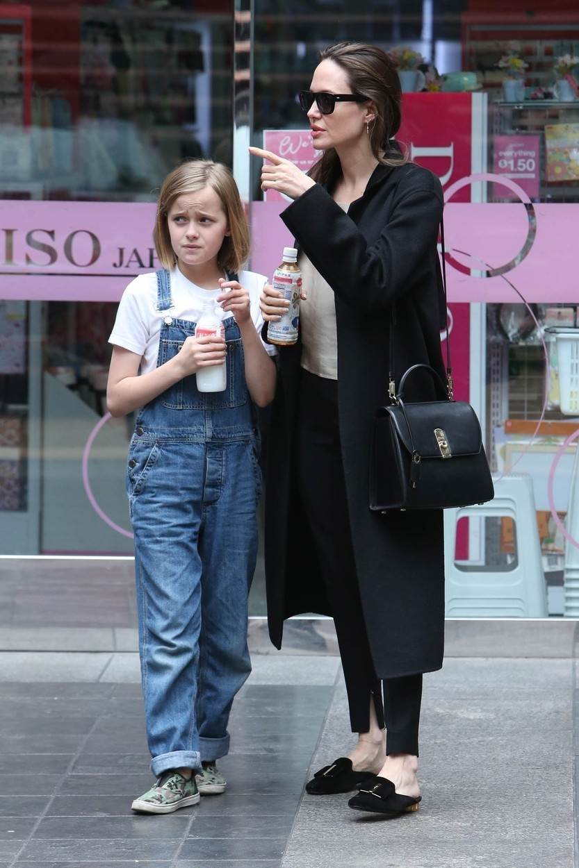 KOST I KOŽA 'Angelina je toliko mršava da sada nosi dječju odjeću'