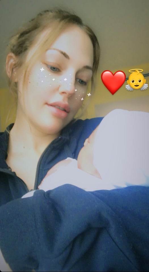 'Hurem' oduševila najnovijom fotografijom s novorođenom kćerkicom