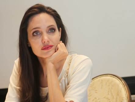 OČAJNA JE Angelina Jolie je blizu propasti?
