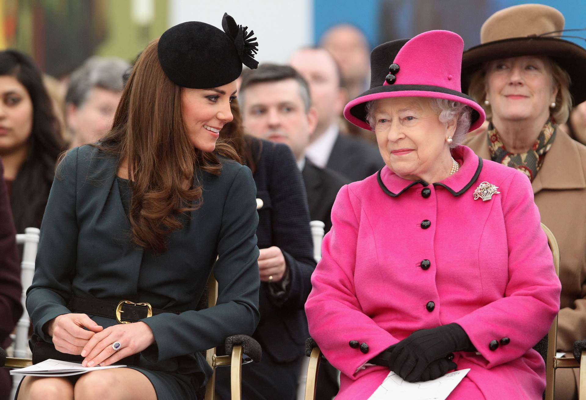Kraljica šalje Kate u SAD da se suci s Harryjem i Meghan