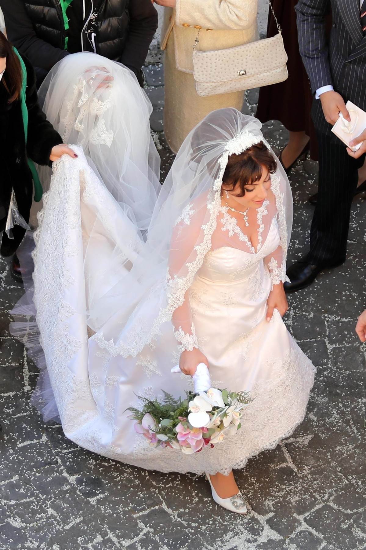 LADY GAGA PRED OLTAROM 'Ne mogu vjerovati da sam se udala'