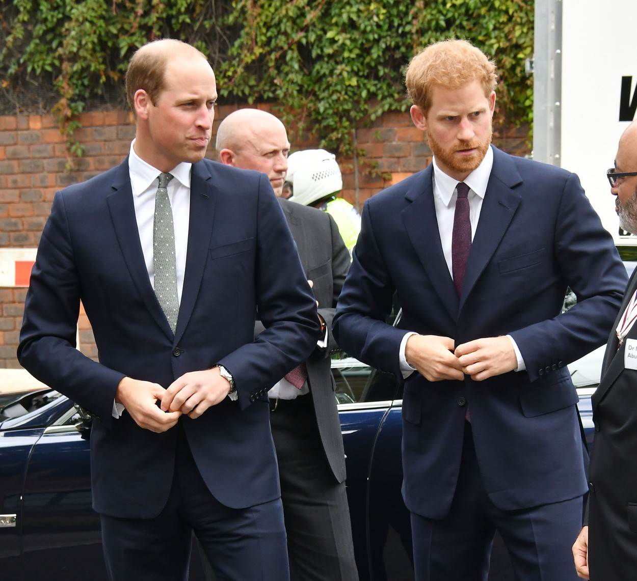 Princa Williama i princa Harryja rijetko viđamo bez odijela ili smokinga