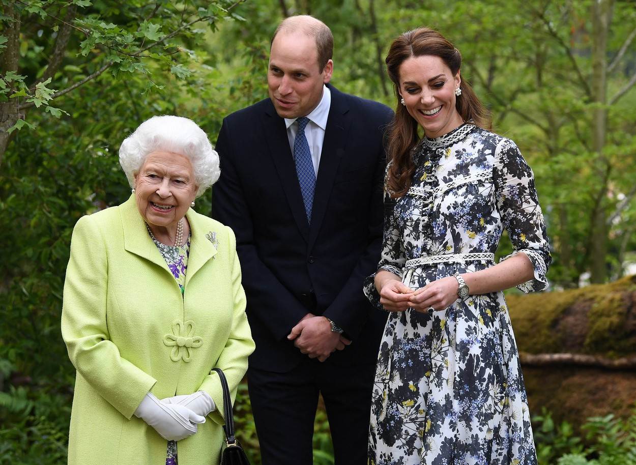 Princ William želi se preseliti kako bi bio bliže kraljici Elizabeti