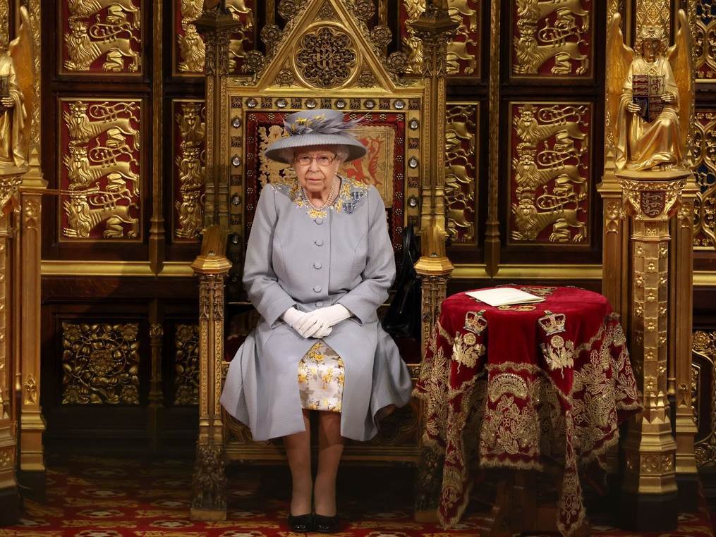 Kraljica Elizabeta će sjediti u jednoj od kanadskih stolica, ali s dodatnim jastukom