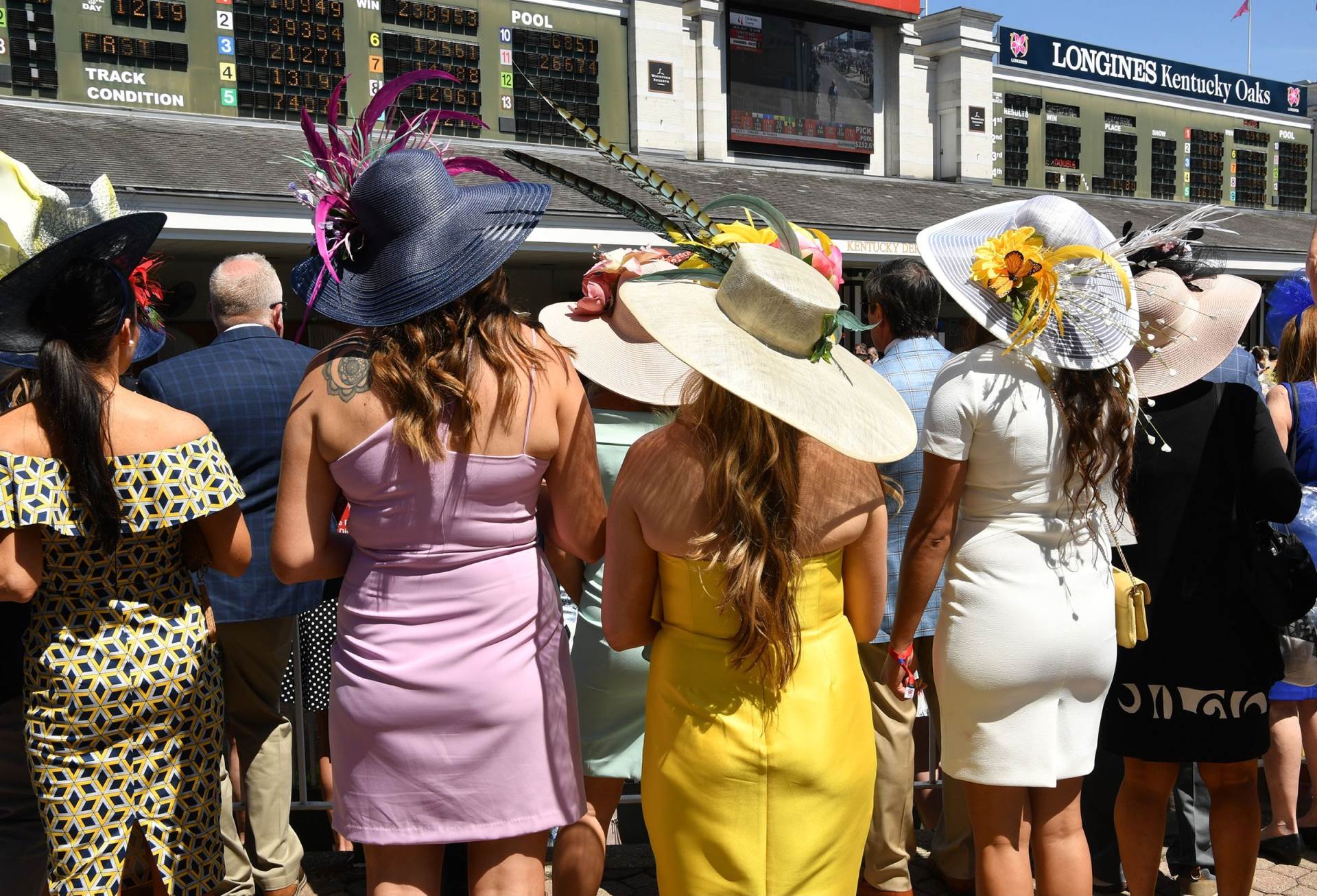 Malo drugačiji street style: Pogledajte šešire sa Kentucky Derbyja