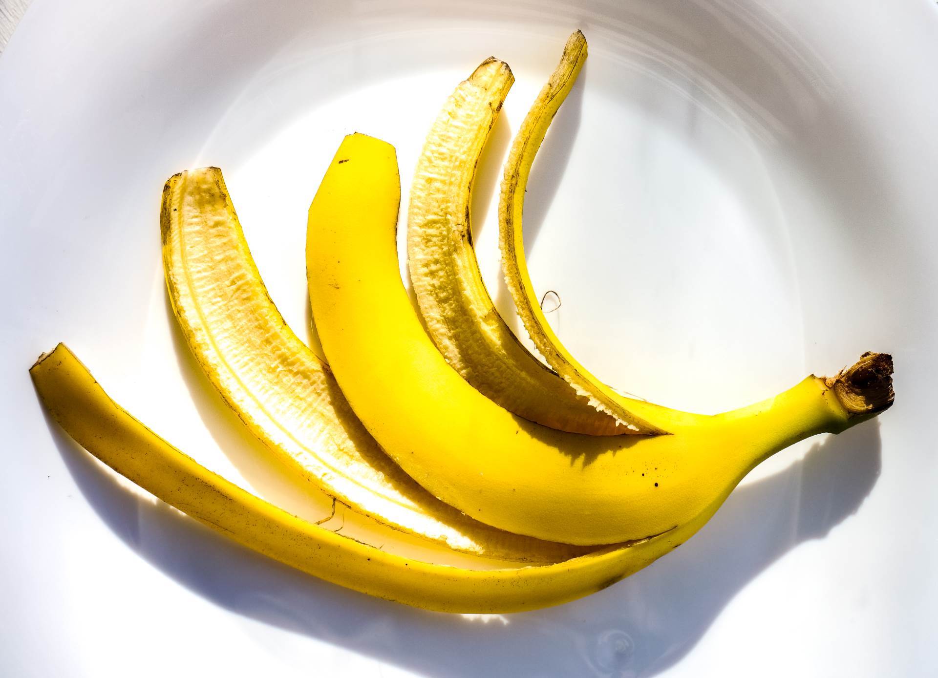 Kuhajte s korom od banane