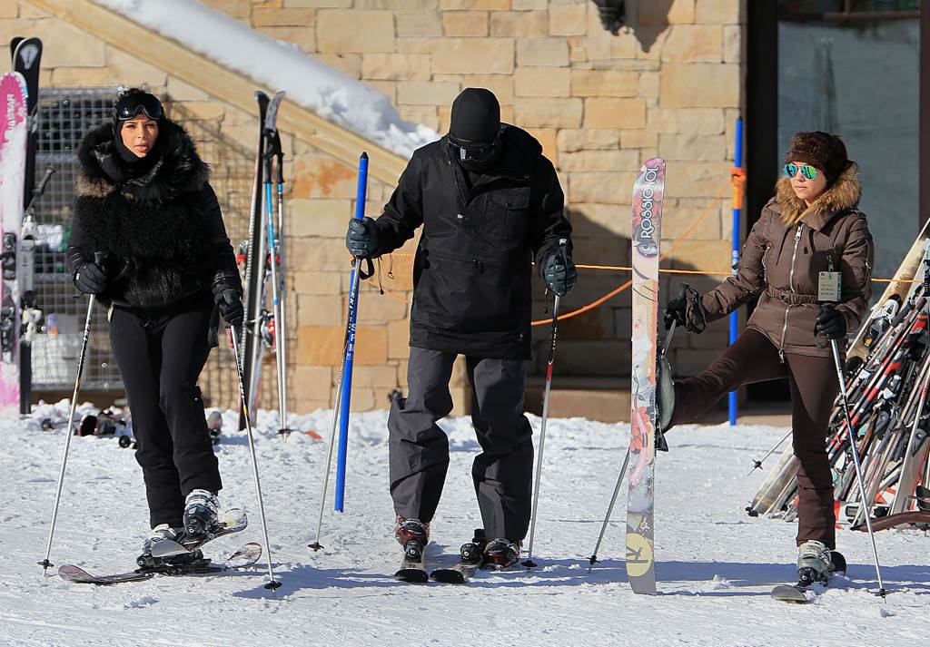 Kim Kardashian ni na skijanju ne odustaje od krzna