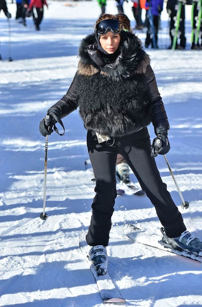 Kim Kardashian ni na skijanju ne odustaje od krzna