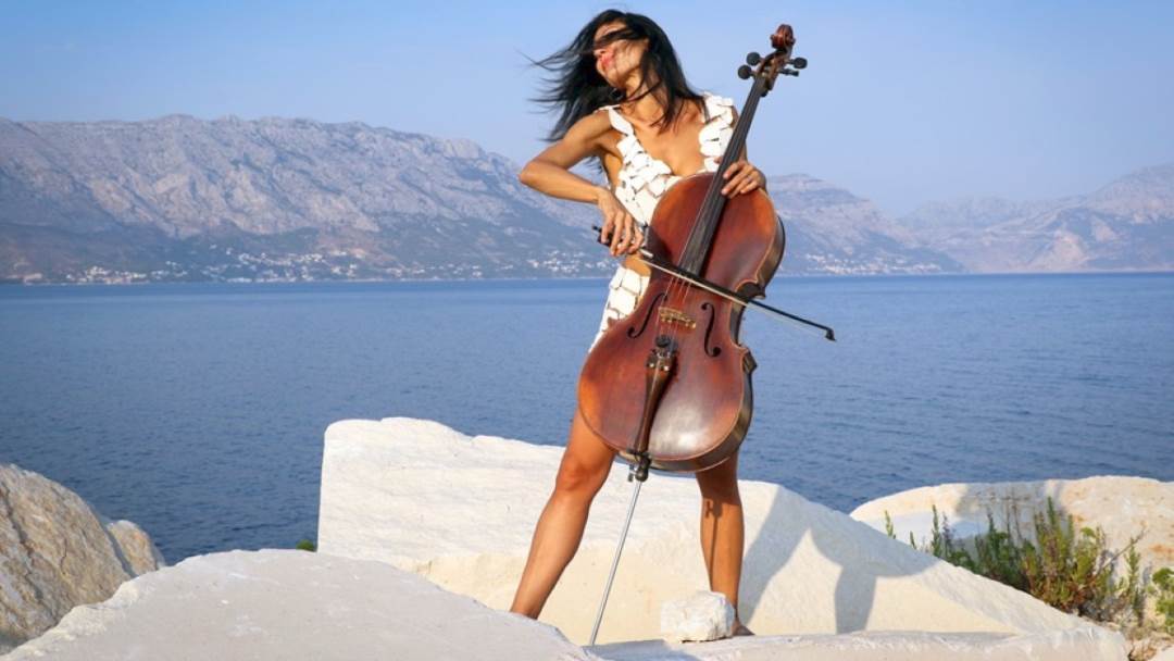 Ana Rucner izgradila je uspješnu glazbenu karijeru svirajući violončelo.