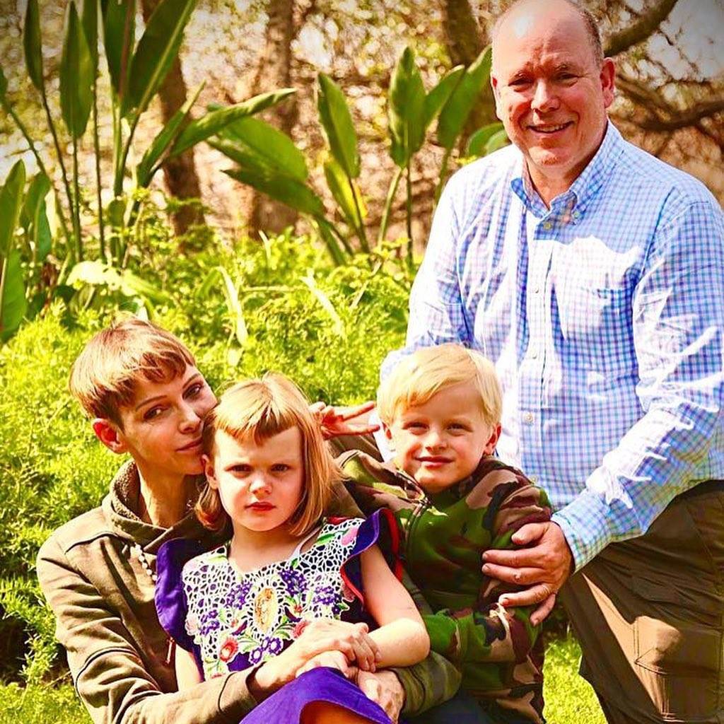 Princ Albert II, princeza Charlene i djeca