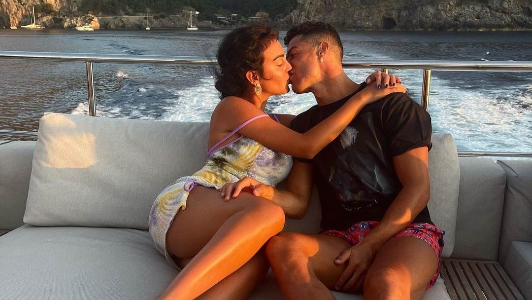 Georgina Rodriguez i Cristiano Ronaldo se ljube na jahti