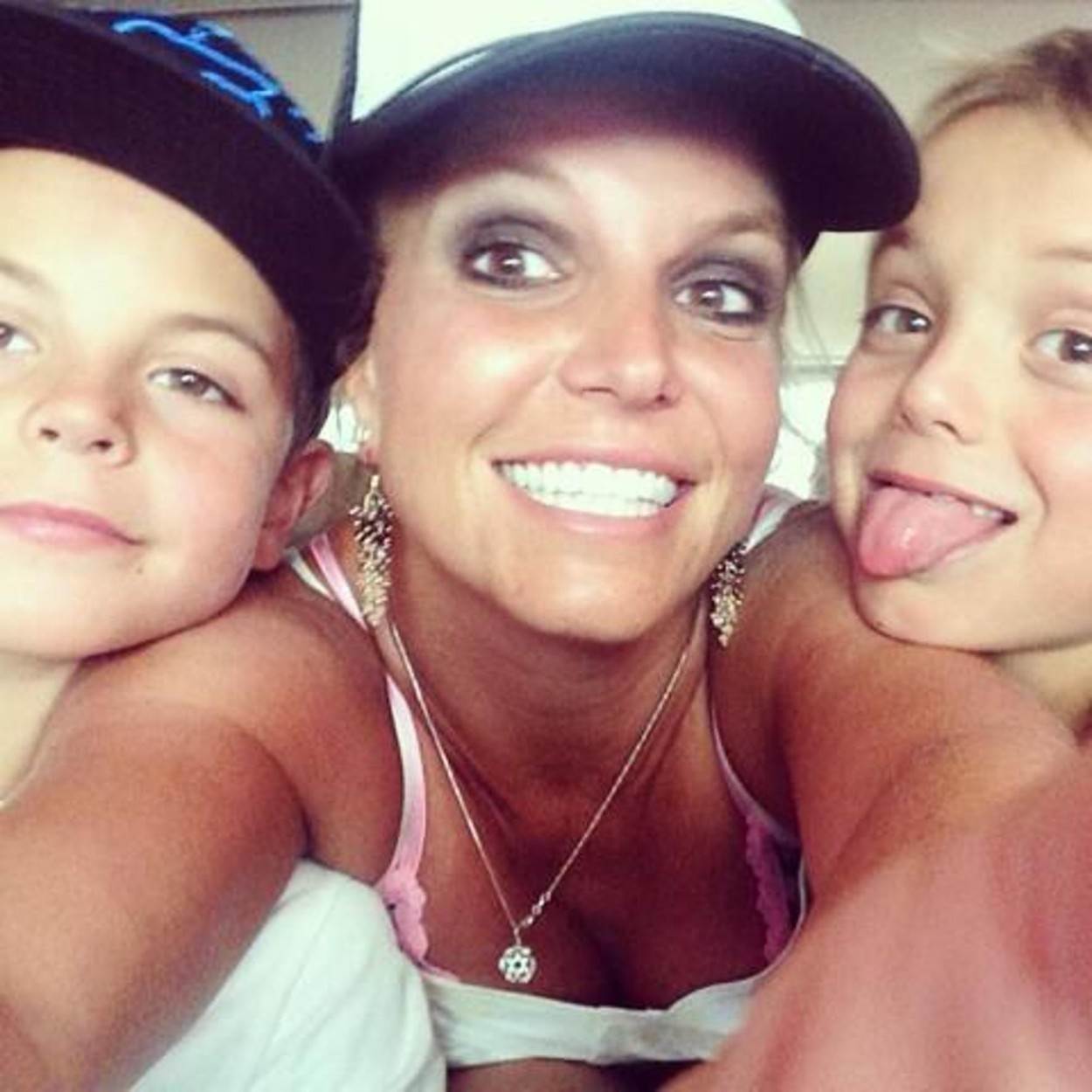 Britney sa sinovima