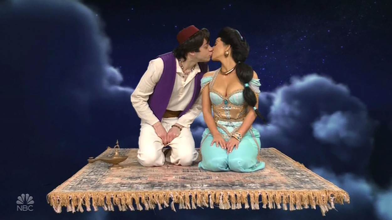 Kim Kardashian i Pete Davidson poljubili su se prvi put u Saturday Night Live emisiji