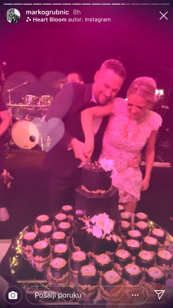 Maja Šuput i Nenad Tatarinov režu tortu na vjenčanju