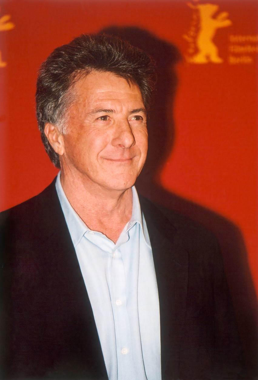 Sedam žena optužilo je glumačku zvijezdu Dustin Hoffmana za seksualno uznemiravanje.