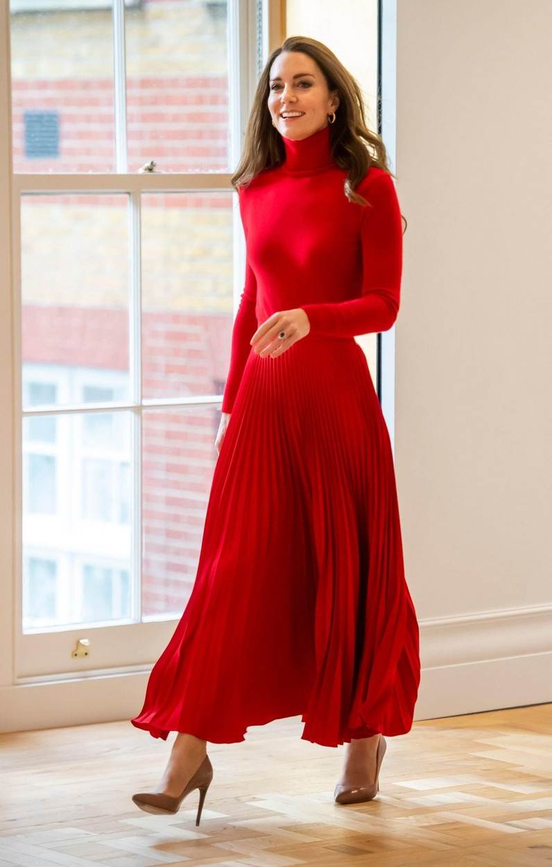 Kate Middleton u crvenom monokromatskom izdanju