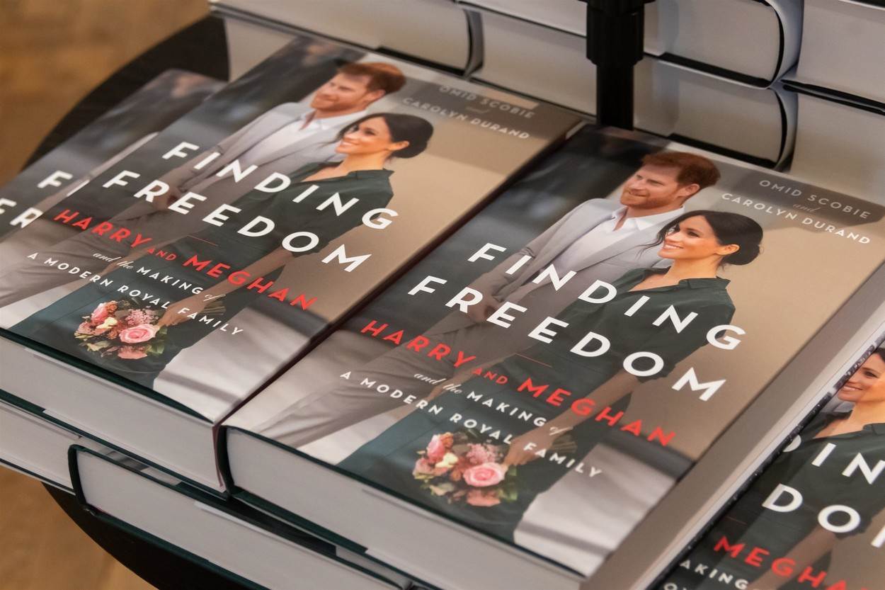 Knjiga Finding freedom na policama knjižare