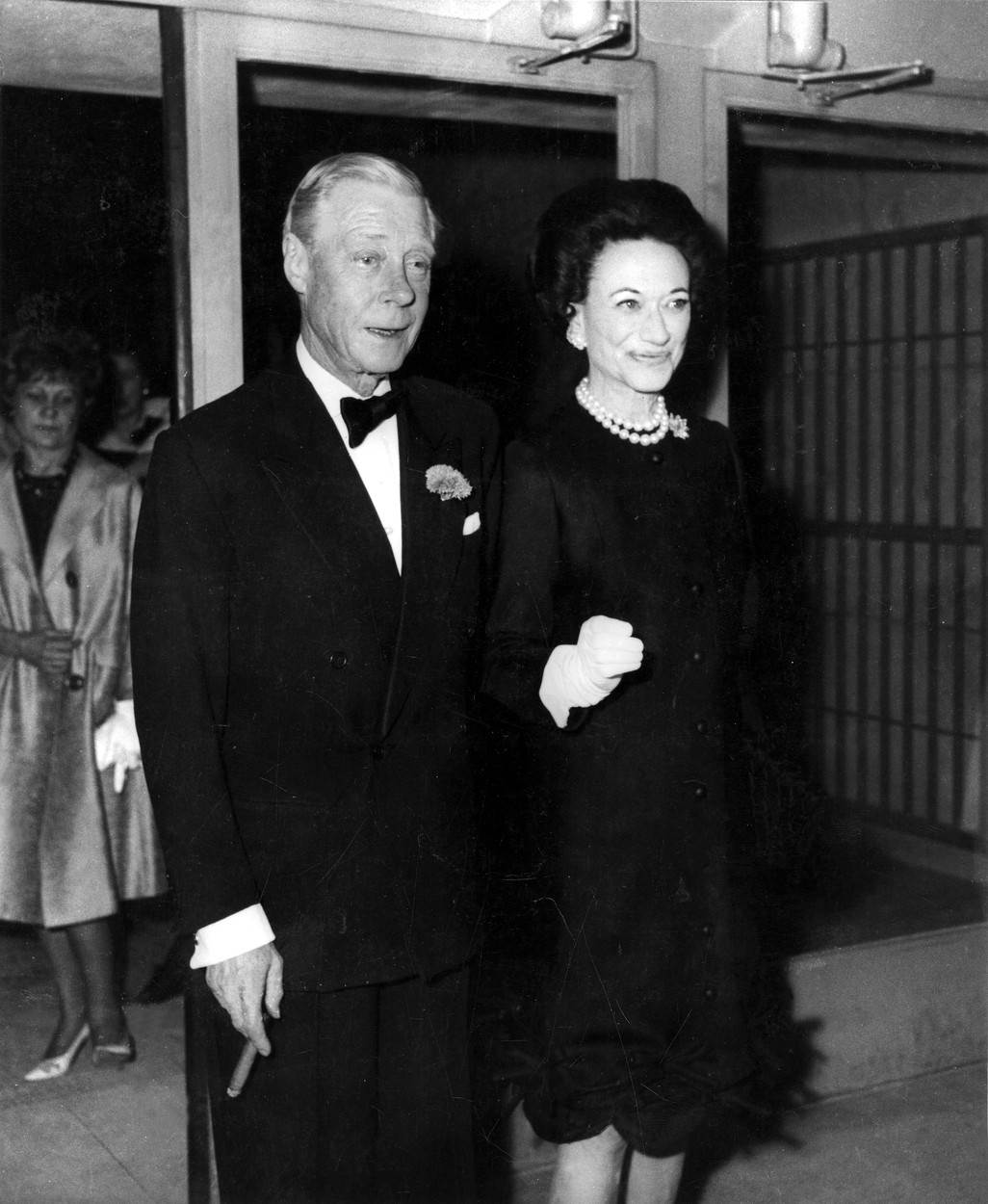 Kralj Edward VIII. je abdicirao 11. prosinca 1936. s prijestolja zbog Wallis Simpson.