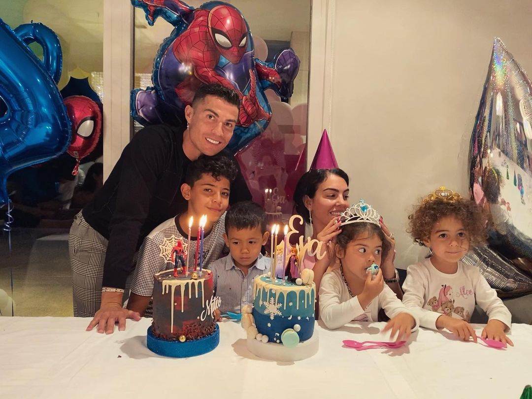 Cristiano Ronaldo i Georgina Rodriguez s djecom